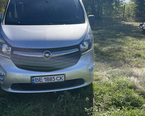 Серый Опель Виваро, объемом двигателя 1.6 л и пробегом 260 тыс. км за 14750 $, фото 1 на Automoto.ua