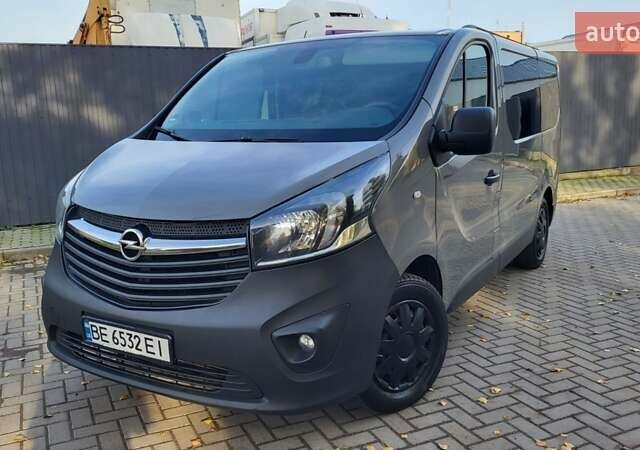Серый Опель Виваро, объемом двигателя 1.6 л и пробегом 310 тыс. км за 15900 $, фото 1 на Automoto.ua