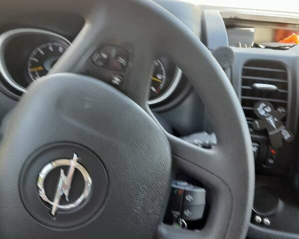 Серый Опель Виваро, объемом двигателя 1.6 л и пробегом 288 тыс. км за 16000 $, фото 1 на Automoto.ua