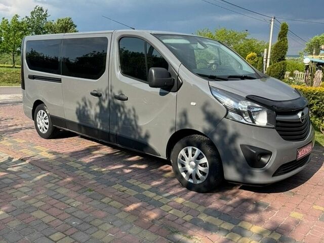 Серый Опель Виваро, объемом двигателя 1.6 л и пробегом 230 тыс. км за 15250 $, фото 1 на Automoto.ua