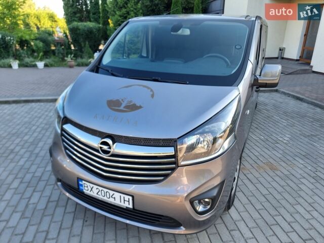 Сірий Опель Віваро, об'ємом двигуна 1.6 л та пробігом 253 тис. км за 17500 $, фото 1 на Automoto.ua