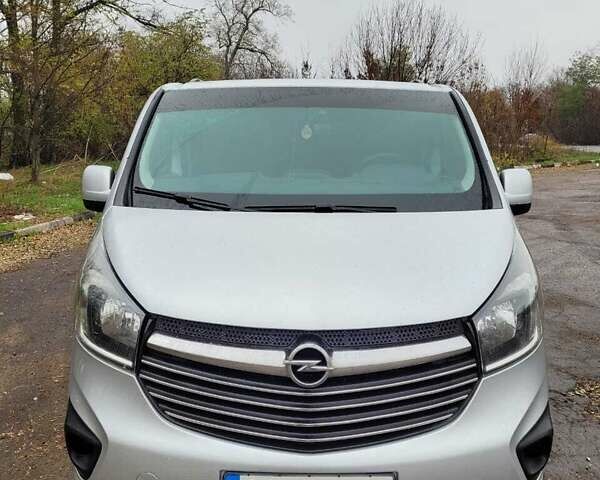 Сірий Опель Віваро, об'ємом двигуна 1.6 л та пробігом 220 тис. км за 18500 $, фото 1 на Automoto.ua