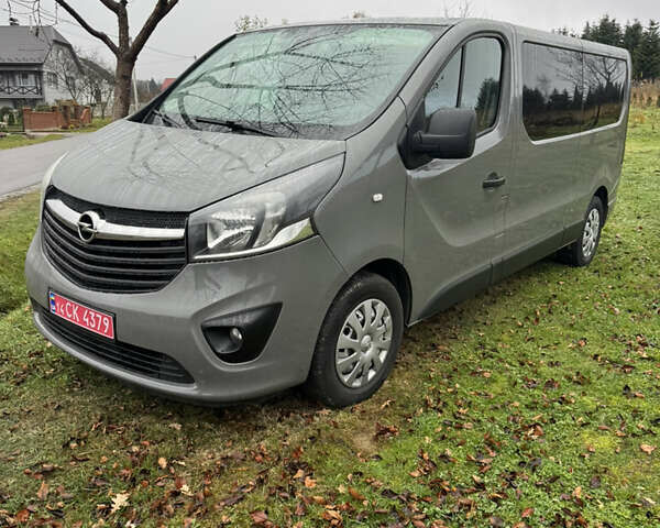 Серый Опель Виваро, объемом двигателя 1.6 л и пробегом 260 тыс. км за 15950 $, фото 1 на Automoto.ua