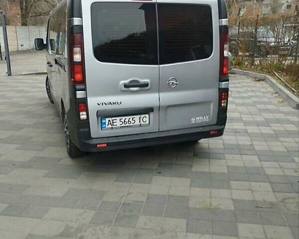 Серый Опель Виваро, объемом двигателя 1.6 л и пробегом 255 тыс. км за 17500 $, фото 1 на Automoto.ua