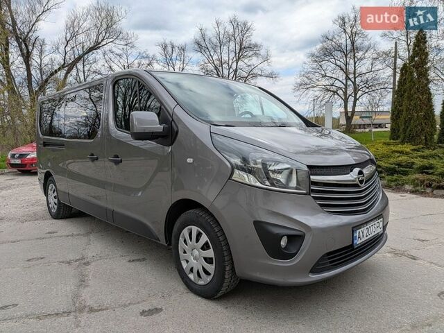 Серый Опель Виваро, объемом двигателя 1.6 л и пробегом 154 тыс. км за 19700 $, фото 1 на Automoto.ua