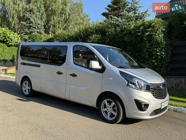 Серый Опель Виваро, объемом двигателя 1.6 л и пробегом 211 тыс. км за 20000 $, фото 1 на Automoto.ua