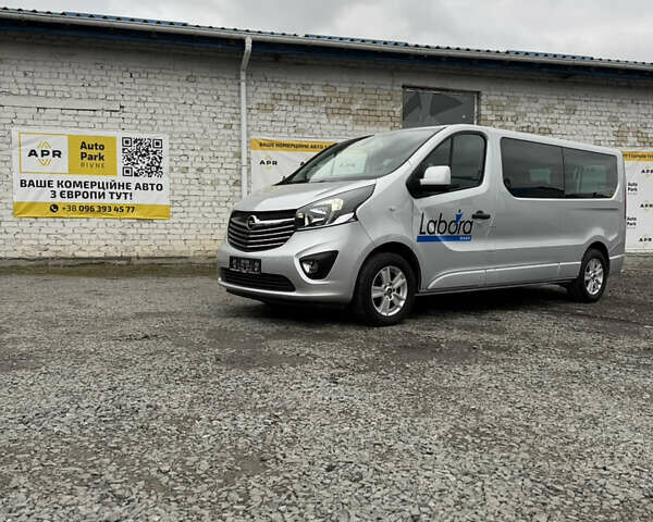 Серый Опель Виваро, объемом двигателя 1.6 л и пробегом 229 тыс. км за 20800 $, фото 1 на Automoto.ua