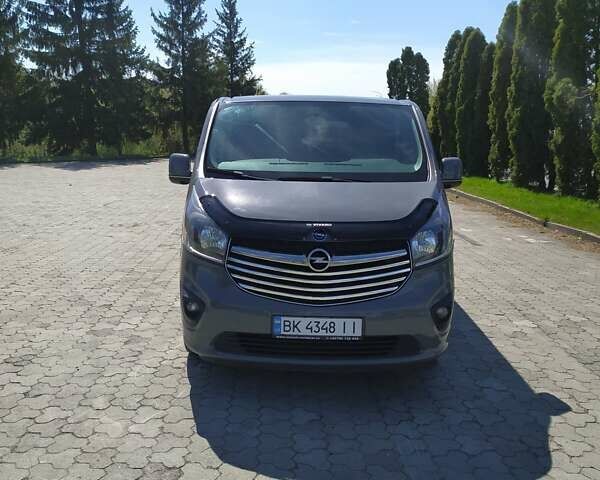 Серый Опель Виваро, объемом двигателя 1.6 л и пробегом 206 тыс. км за 22500 $, фото 1 на Automoto.ua