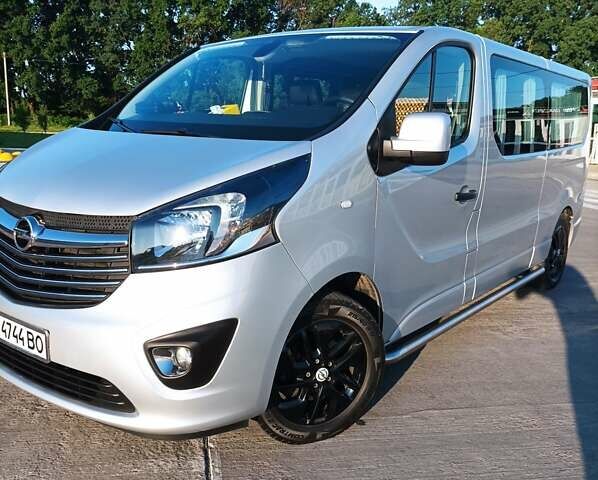 Серый Опель Виваро, объемом двигателя 1.6 л и пробегом 290 тыс. км за 22400 $, фото 1 на Automoto.ua