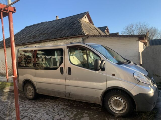 Сірий Опель Віваро, об'ємом двигуна 2 л та пробігом 370 тис. км за 8600 $, фото 1 на Automoto.ua