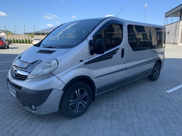 Сірий Опель Віваро, об'ємом двигуна 2 л та пробігом 290 тис. км за 9748 $, фото 1 на Automoto.ua