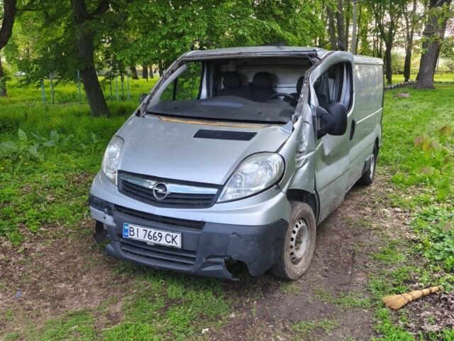 Серый Опель Виваро, объемом двигателя 2 л и пробегом 400 тыс. км за 4200 $, фото 1 на Automoto.ua