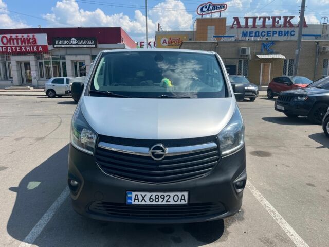 Серый Опель Виваро, объемом двигателя 1.6 л и пробегом 270 тыс. км за 13502 $, фото 1 на Automoto.ua