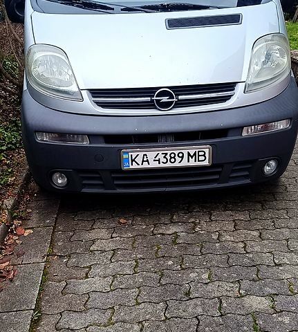 Сірий Опель Віваро, об'ємом двигуна 1.9 л та пробігом 320 тис. км за 6500 $, фото 1 на Automoto.ua