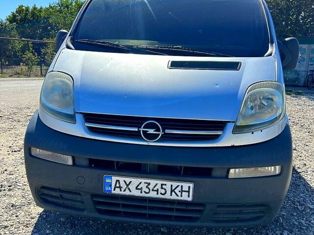 Сірий Опель Віваро, об'ємом двигуна 1.9 л та пробігом 300 тис. км за 6000 $, фото 1 на Automoto.ua