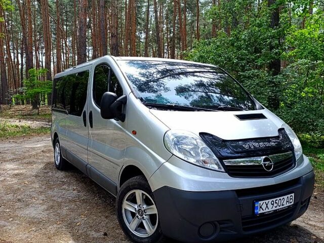 Серый Опель Виваро, объемом двигателя 2 л и пробегом 283 тыс. км за 15300 $, фото 1 на Automoto.ua