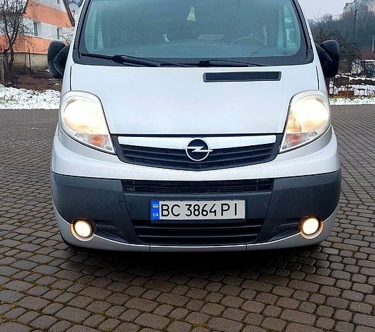 Серый Опель Виваро, объемом двигателя 2 л и пробегом 262 тыс. км за 15200 $, фото 1 на Automoto.ua