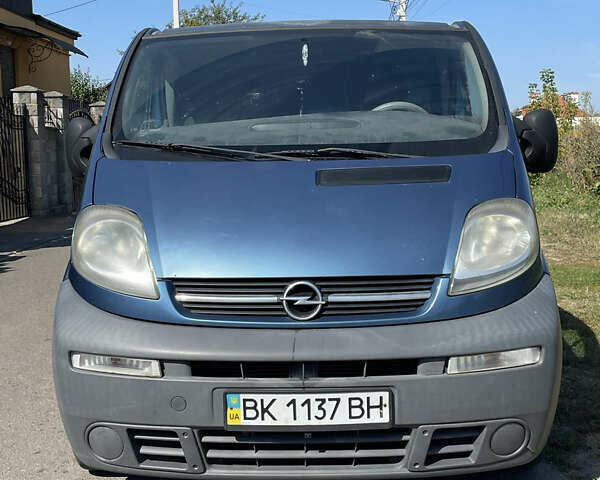 Синий Опель Виваро, объемом двигателя 2.46 л и пробегом 300 тыс. км за 5000 $, фото 1 на Automoto.ua