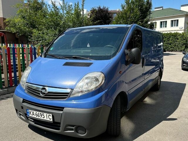 Синій Опель Віваро, об'ємом двигуна 2 л та пробігом 523 тис. км за 8000 $, фото 1 на Automoto.ua