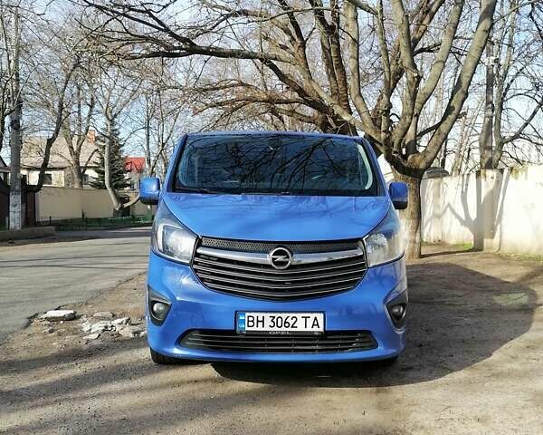 Синий Опель Виваро, объемом двигателя 1.6 л и пробегом 390 тыс. км за 10900 $, фото 1 на Automoto.ua