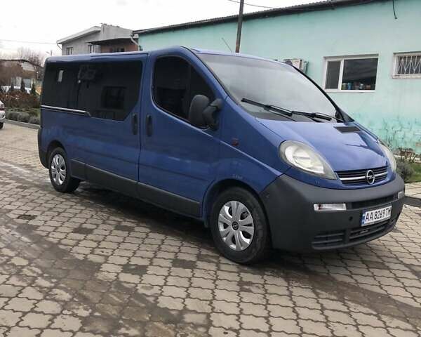 Синій Опель Віваро, об'ємом двигуна 1.9 л та пробігом 320 тис. км за 7800 $, фото 1 на Automoto.ua