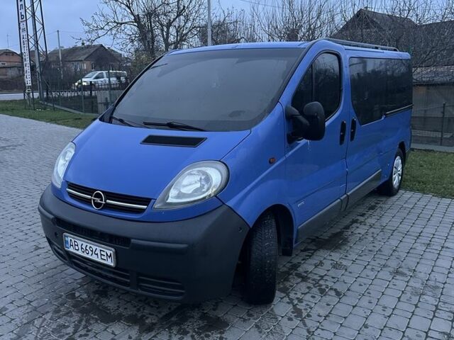 Синий Опель Виваро, объемом двигателя 2.5 л и пробегом 350 тыс. км за 5000 $, фото 1 на Automoto.ua
