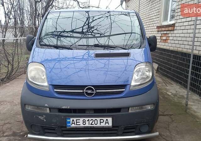 Синий Опель Виваро, объемом двигателя 1.9 л и пробегом 300 тыс. км за 8000 $, фото 1 на Automoto.ua