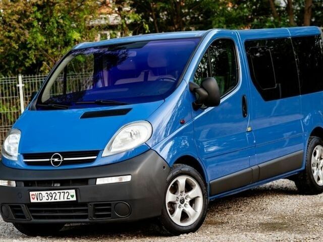 Синий Опель Виваро, объемом двигателя 2.5 л и пробегом 140 тыс. км за 6700 $, фото 1 на Automoto.ua