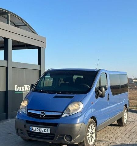 Синий Опель Виваро, объемом двигателя 2.5 л и пробегом 300 тыс. км за 6999 $, фото 1 на Automoto.ua