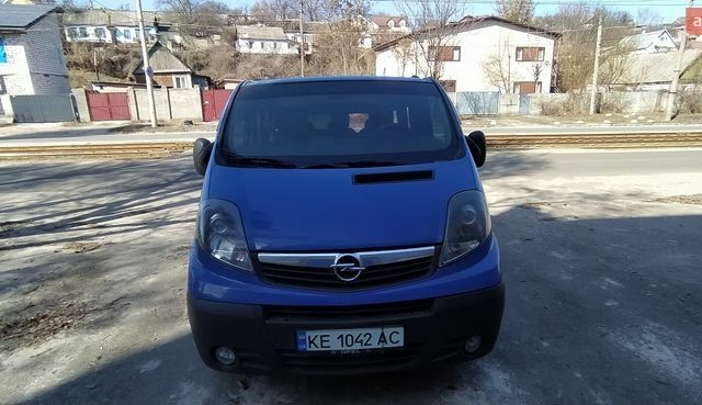 Синий Опель Виваро, объемом двигателя 2 л и пробегом 413 тыс. км за 10500 $, фото 1 на Automoto.ua