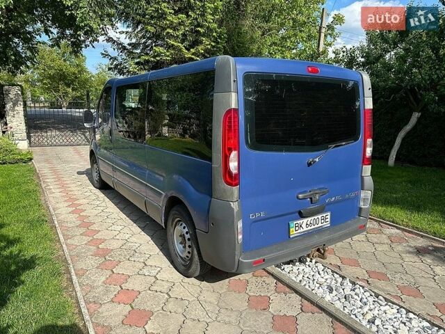 Синий Опель Виваро, объемом двигателя 2.5 л и пробегом 370 тыс. км за 10500 $, фото 1 на Automoto.ua