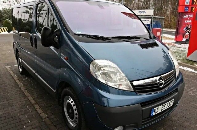 Синий Опель Виваро, объемом двигателя 2 л и пробегом 258 тыс. км за 7200 $, фото 1 на Automoto.ua