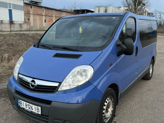 Синій Опель Віваро, об'ємом двигуна 2 л та пробігом 270 тис. км за 12000 $, фото 1 на Automoto.ua