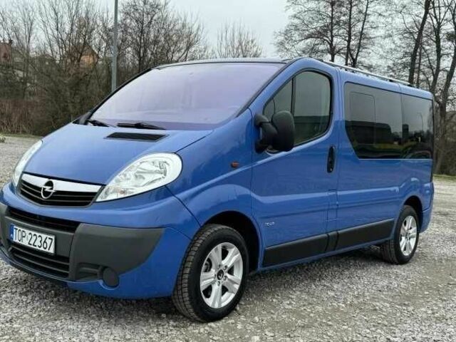 Синий Опель Виваро, объемом двигателя 2 л и пробегом 150 тыс. км за 7000 $, фото 1 на Automoto.ua