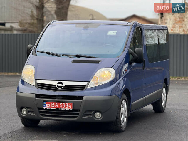 Синий Опель Виваро, объемом двигателя 2.5 л и пробегом 247 тыс. км за 14999 $, фото 1 на Automoto.ua
