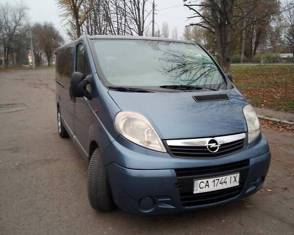 Синий Опель Виваро, объемом двигателя 2 л и пробегом 545 тыс. км за 10900 $, фото 1 на Automoto.ua
