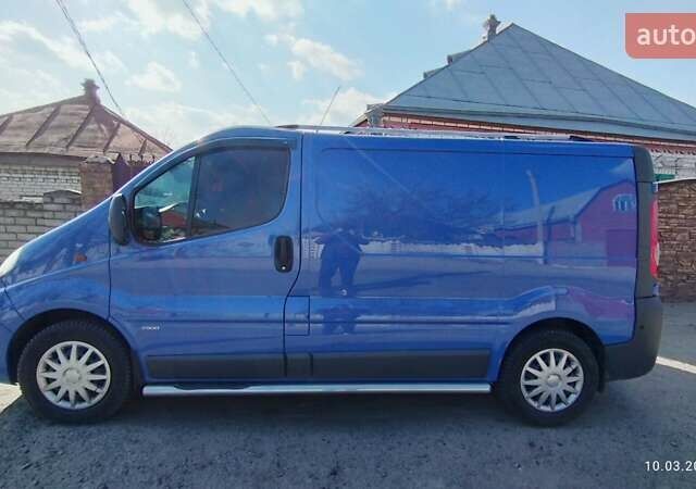 Синий Опель Виваро, объемом двигателя 2 л и пробегом 285 тыс. км за 11000 $, фото 1 на Automoto.ua