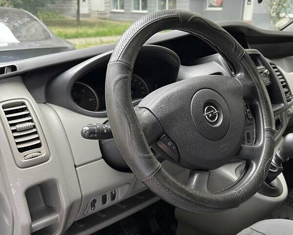 Синій Опель Віваро, об'ємом двигуна 2 л та пробігом 211 тис. км за 11200 $, фото 1 на Automoto.ua