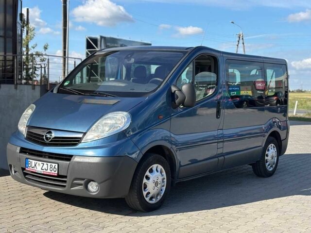 Синий Опель Виваро, объемом двигателя 2 л и пробегом 223 тыс. км за 8800 $, фото 1 на Automoto.ua