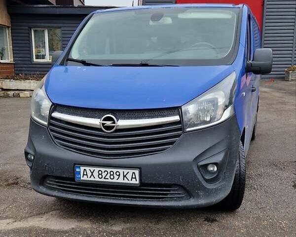 Синий Опель Виваро, объемом двигателя 1.6 л и пробегом 258 тыс. км за 15500 $, фото 1 на Automoto.ua