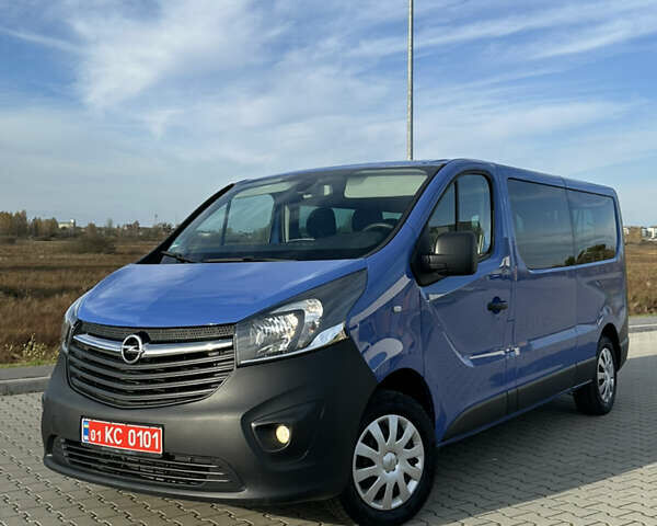 Синий Опель Виваро, объемом двигателя 1.6 л и пробегом 143 тыс. км за 16499 $, фото 1 на Automoto.ua