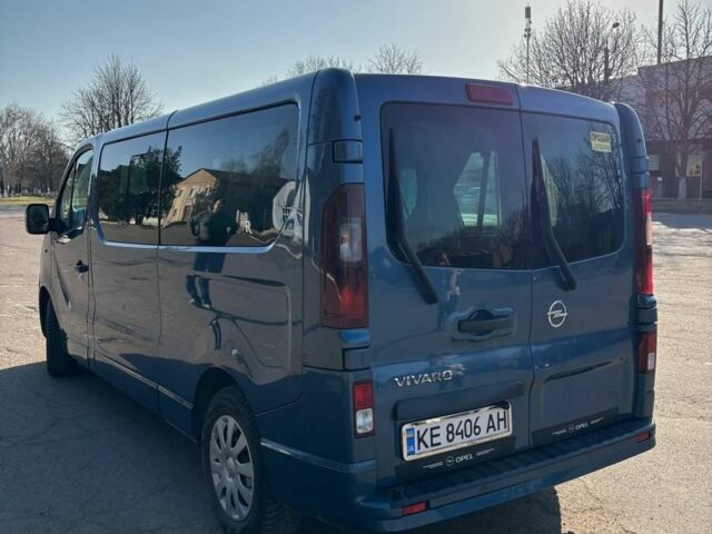 Синий Опель Виваро, объемом двигателя 1.6 л и пробегом 260 тыс. км за 16500 $, фото 1 на Automoto.ua