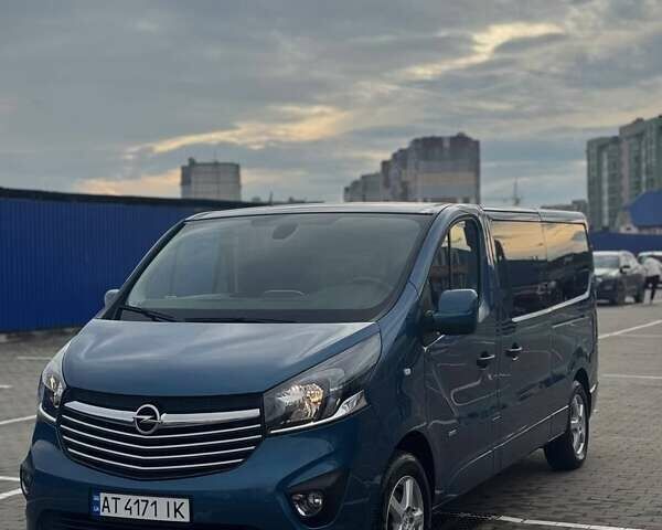 Синий Опель Виваро, объемом двигателя 1.6 л и пробегом 280 тыс. км за 17300 $, фото 1 на Automoto.ua