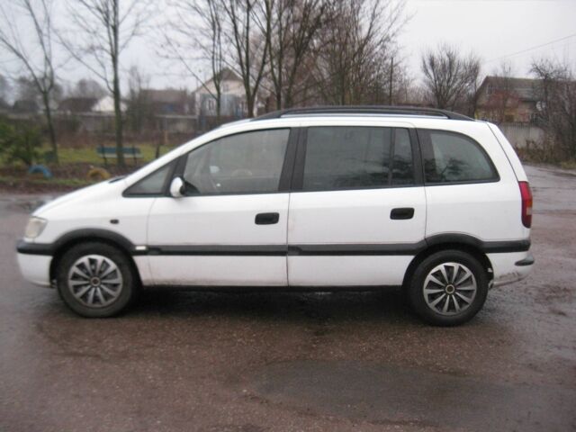 Белый Опель Зафира, объемом двигателя 2 л и пробегом 500 тыс. км за 2800 $, фото 1 на Automoto.ua