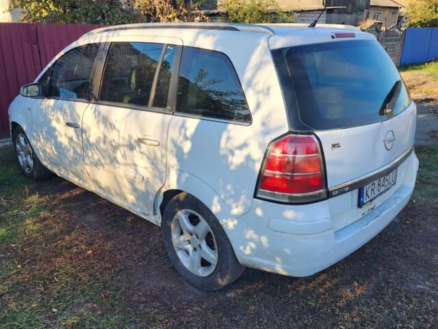 Белый Опель Зафира, объемом двигателя 1.8 л и пробегом 270 тыс. км за 2400 $, фото 1 на Automoto.ua