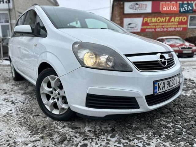 Белый Опель Зафира, объемом двигателя 1.6 л и пробегом 314 тыс. км за 4950 $, фото 1 на Automoto.ua