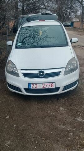 Белый Опель Зафира, объемом двигателя 1.9 л и пробегом 346 тыс. км за 2900 $, фото 1 на Automoto.ua