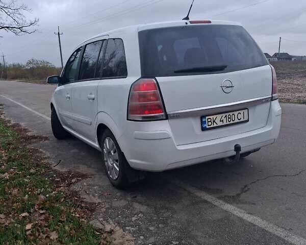 Белый Опель Зафира, объемом двигателя 1.9 л и пробегом 335 тыс. км за 5400 $, фото 1 на Automoto.ua