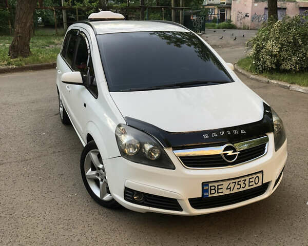 Белый Опель Зафира, объемом двигателя 1.9 л и пробегом 379 тыс. км за 5500 $, фото 1 на Automoto.ua