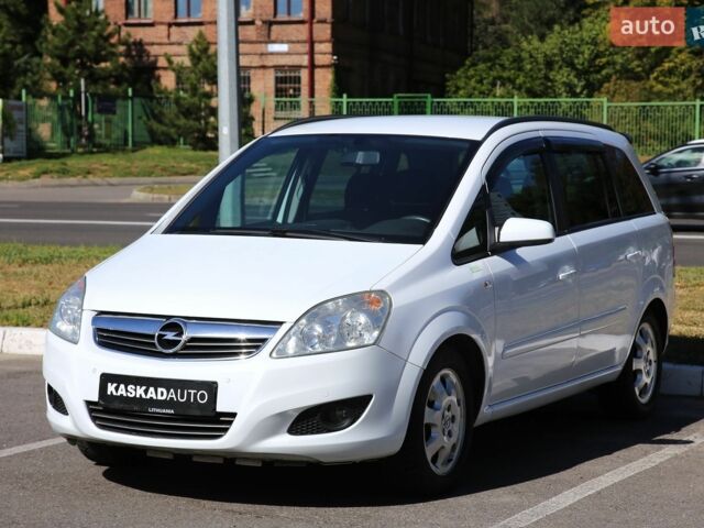 Белый Опель Зафира, объемом двигателя 1.6 л и пробегом 225 тыс. км за 5999 $, фото 1 на Automoto.ua